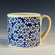 Load image into Gallery viewer, Shorty Flower mugs
