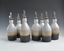 Load image into Gallery viewer, Pouring bottle
